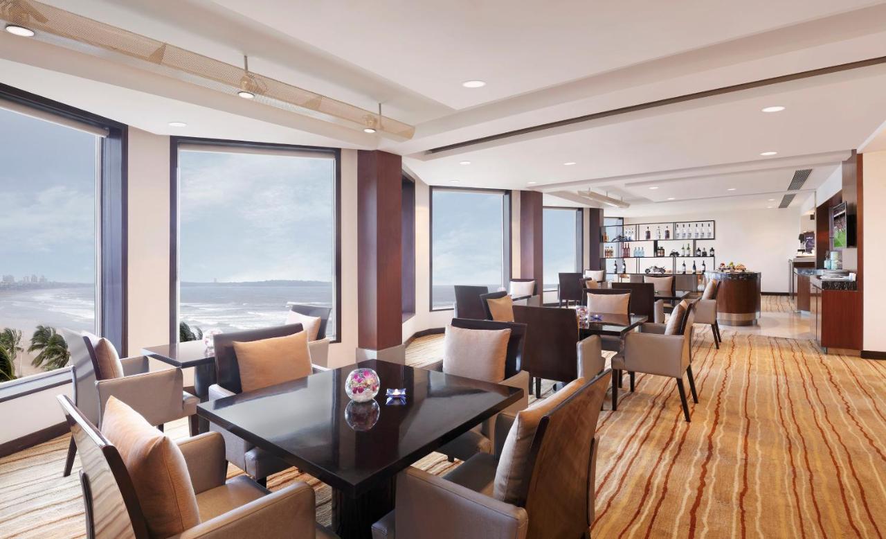 ホテル ノボテル ムンバイ ジュフ ビーチ エクステリア 写真 Club Lounge at the Taj Mahal Palace