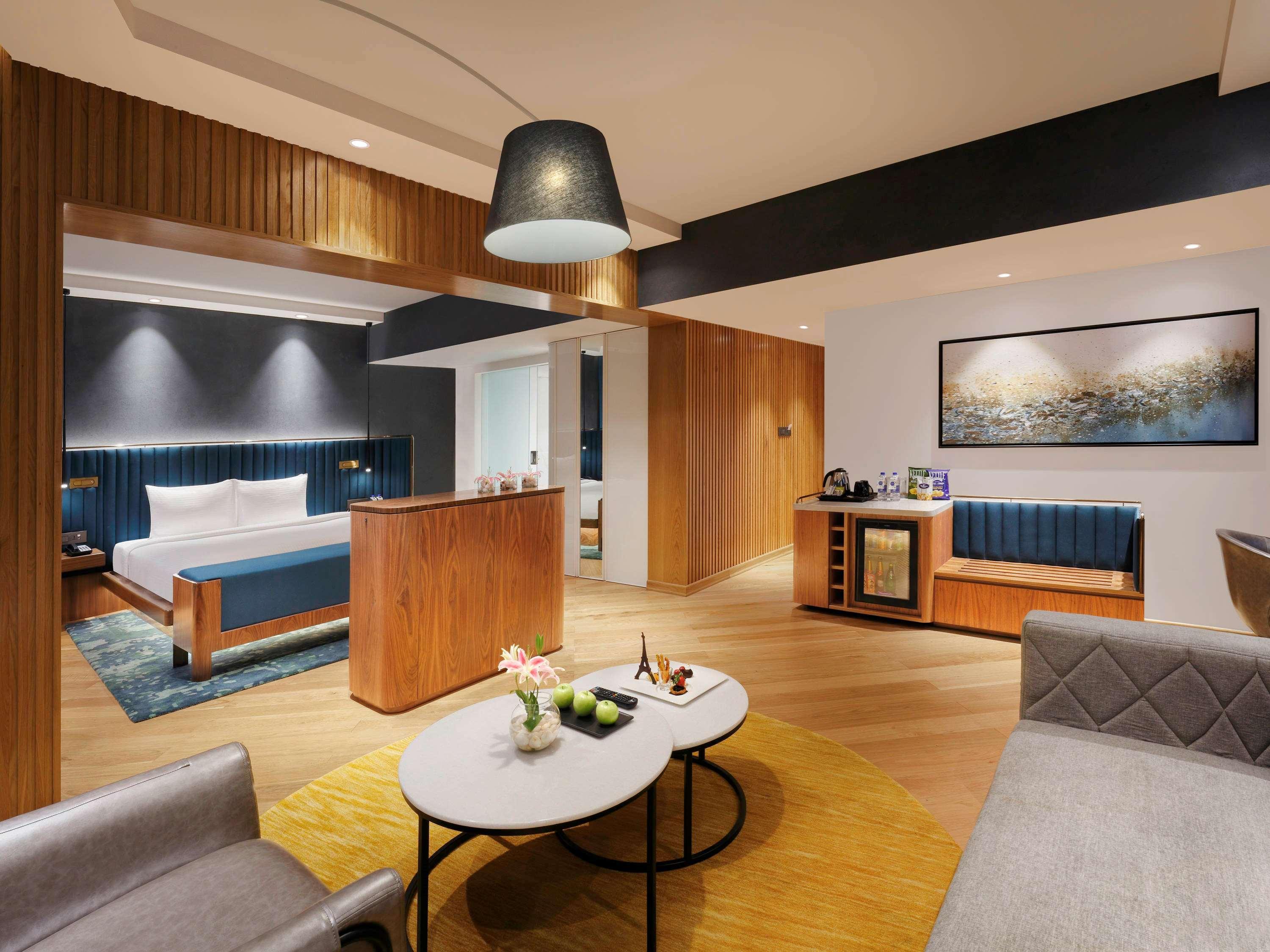 ホテル ノボテル ムンバイ ジュフ ビーチ エクステリア 写真 Suite
