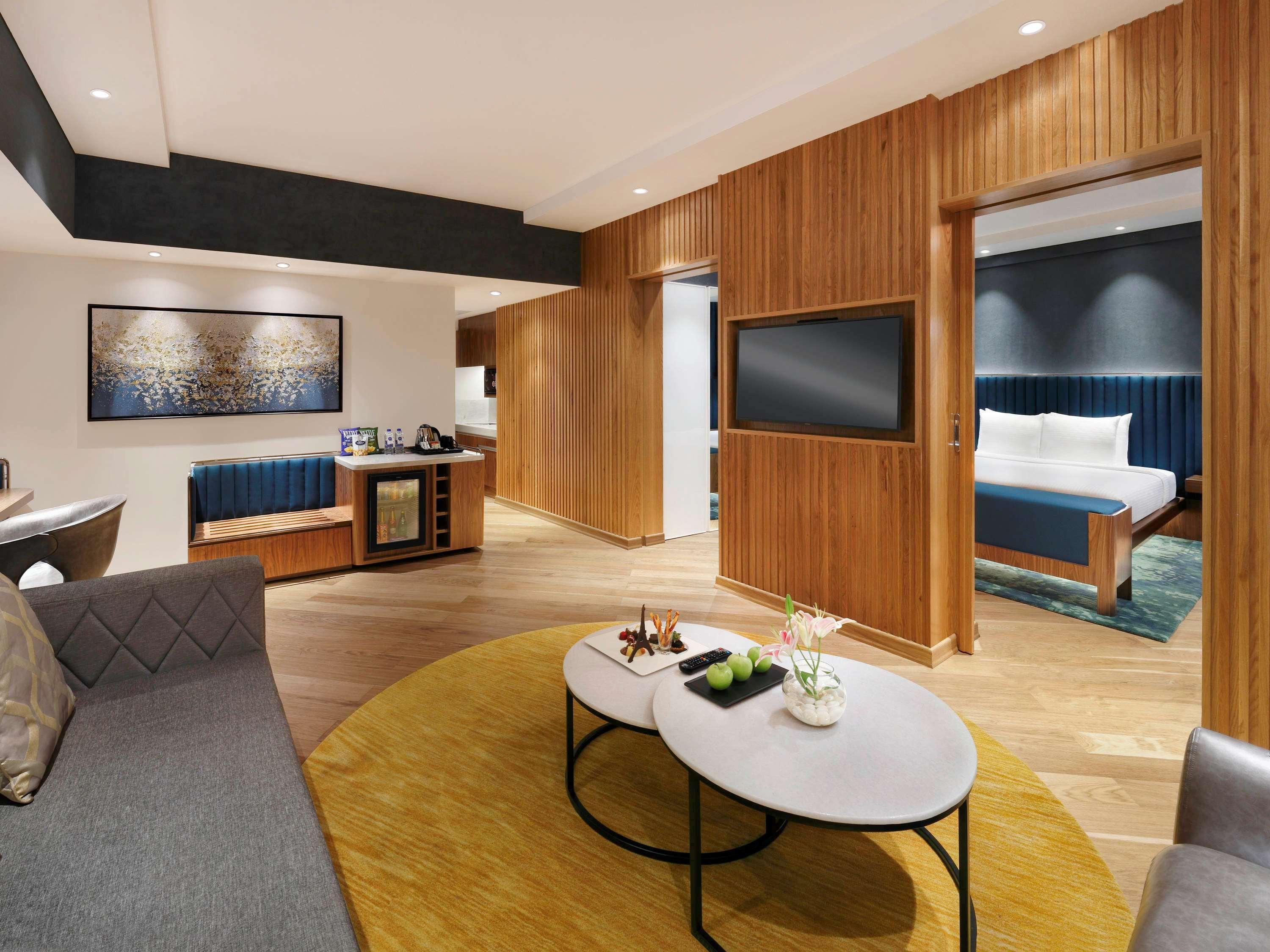 ホテル ノボテル ムンバイ ジュフ ビーチ エクステリア 写真 Suite