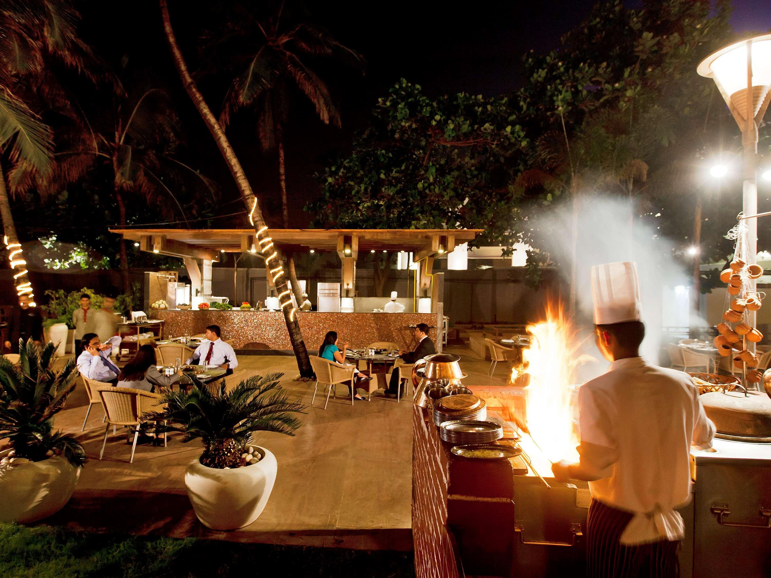 ホテル ノボテル ムンバイ ジュフ ビーチ エクステリア 写真 The Park, Hyderabad