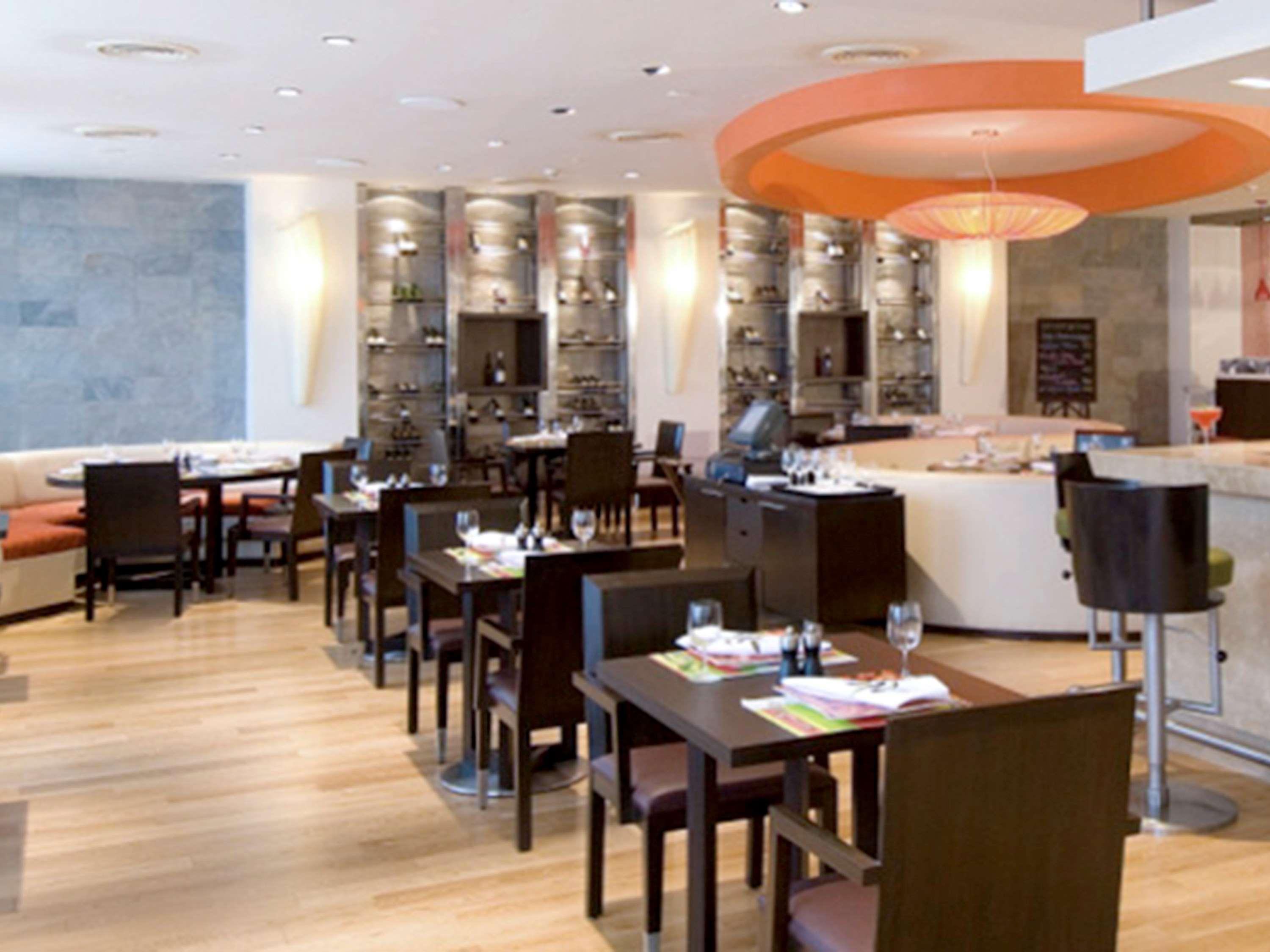 ホテル ノボテル ムンバイ ジュフ ビーチ エクステリア 写真 Restaurant